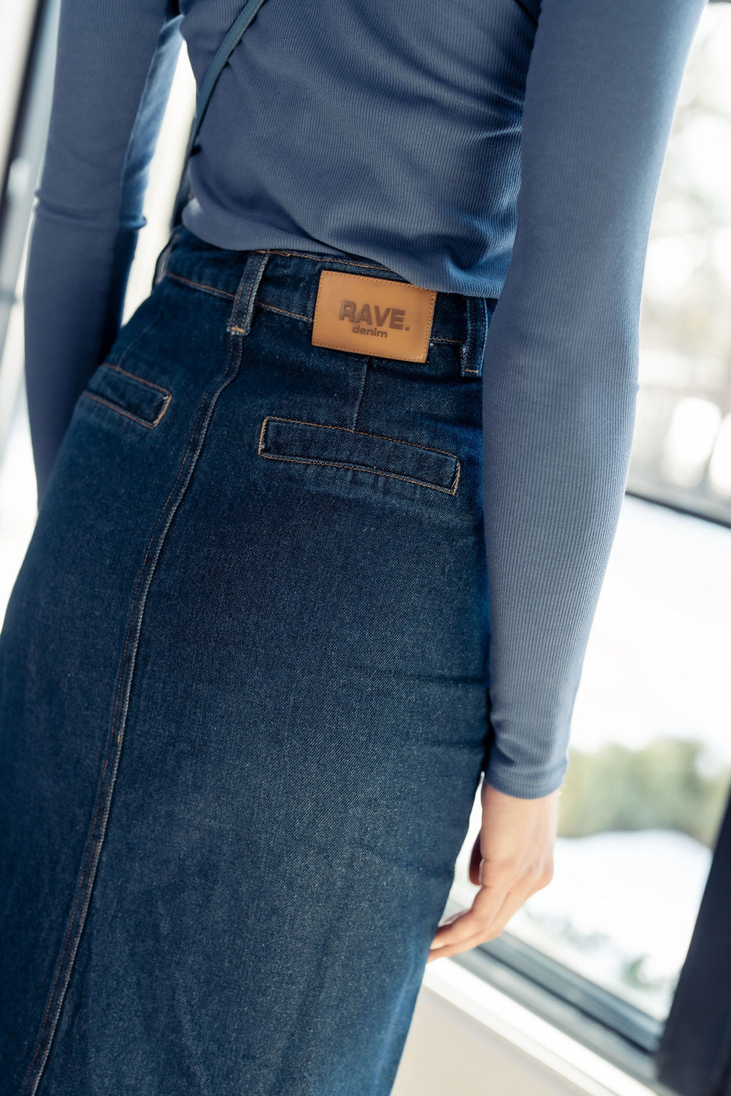 DARK WASH LEATHER PATCH SKIRT