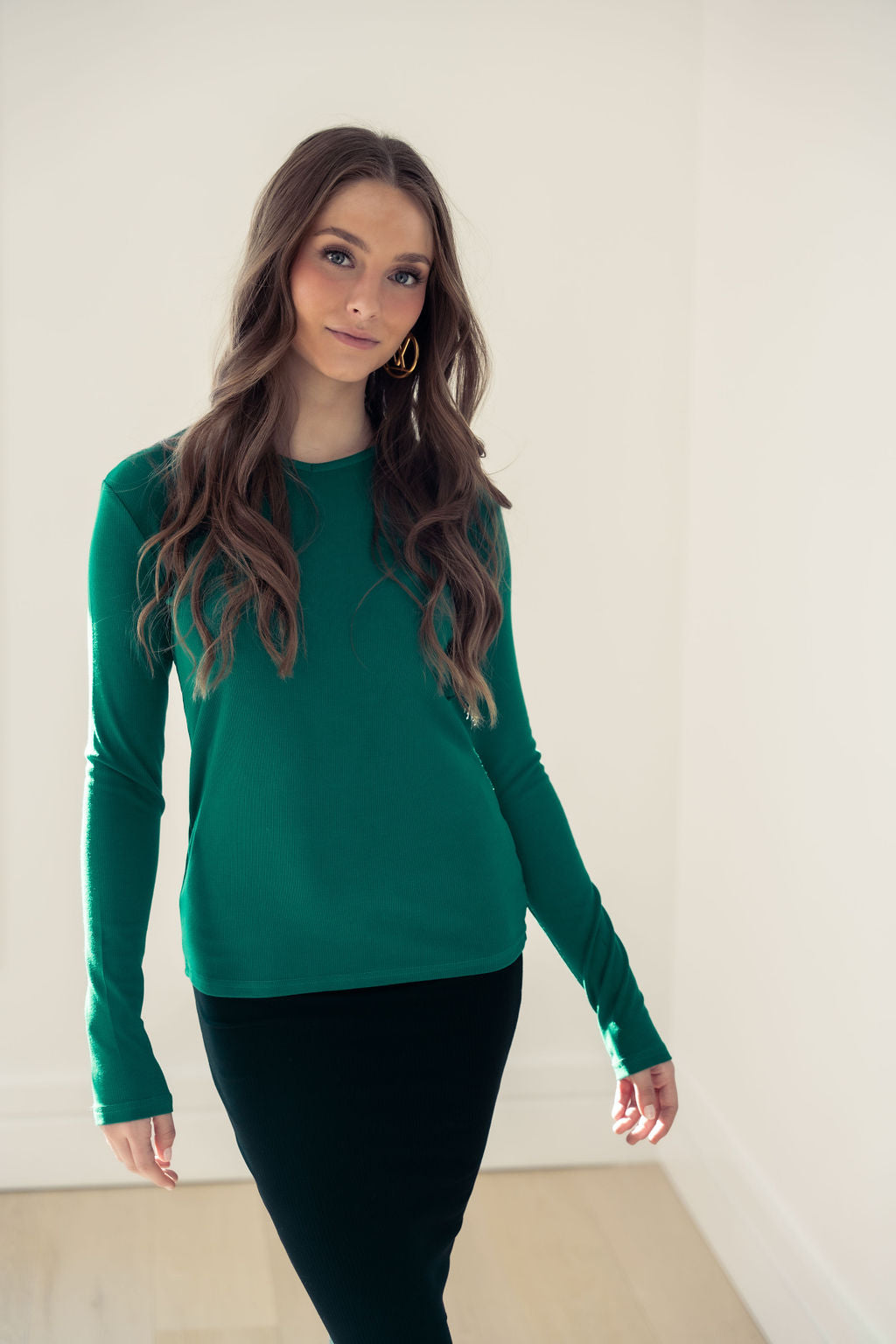 V-NECK RIBBED TEE