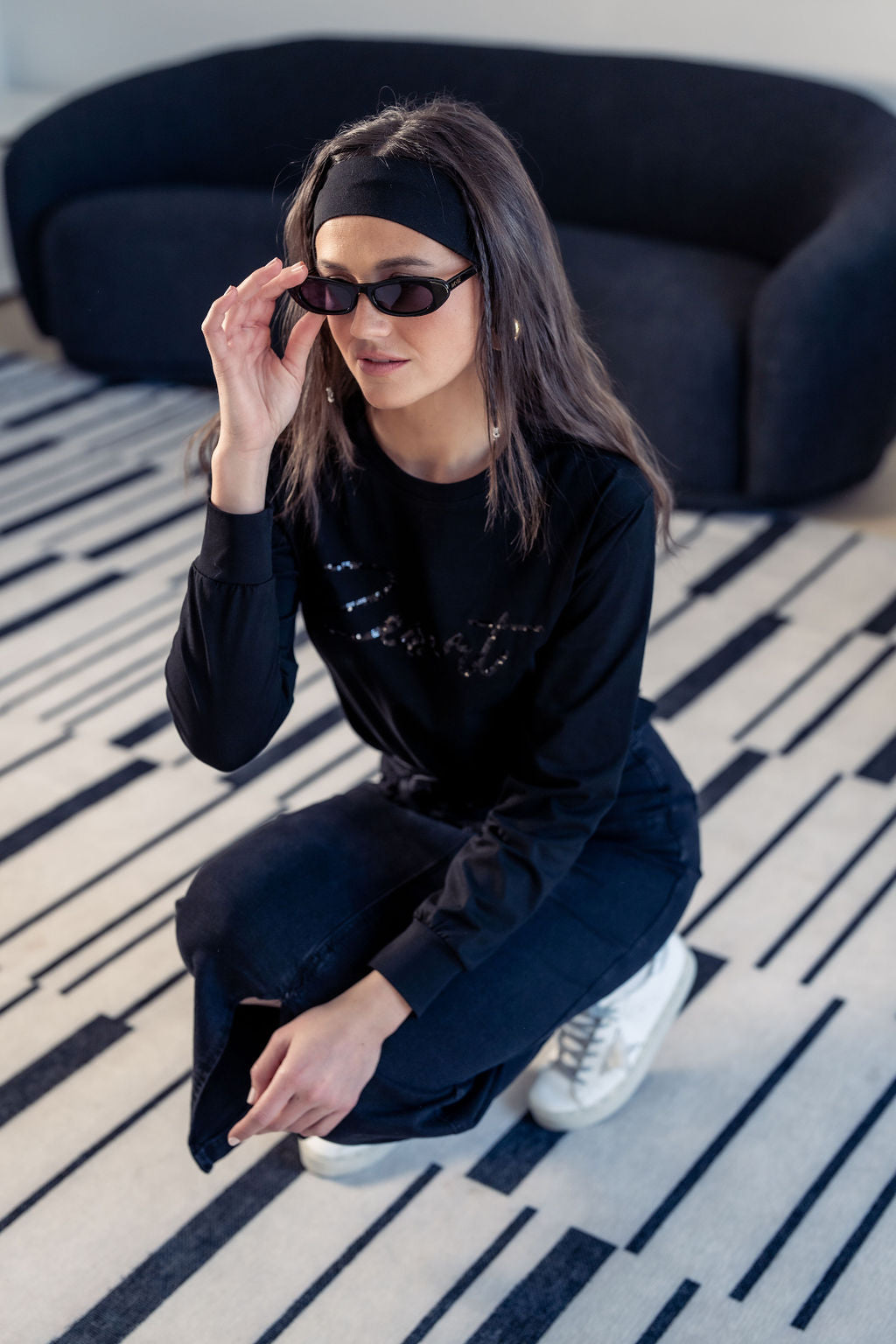 SEQUIN-EMBELLISHED BLACK TEE