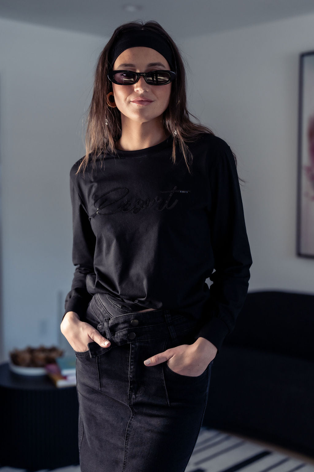 SEQUIN-EMBELLISHED BLACK TEE