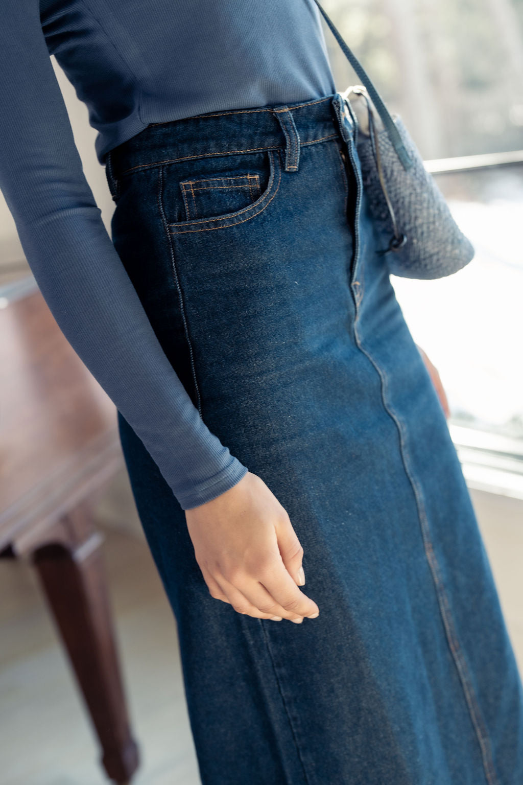 DARK WASH LEATHER PATCH SKIRT