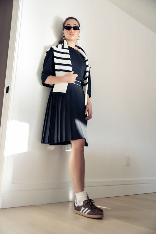 PLEATED SKIRT SIGNATURE STRIPE IN BLACK - Black