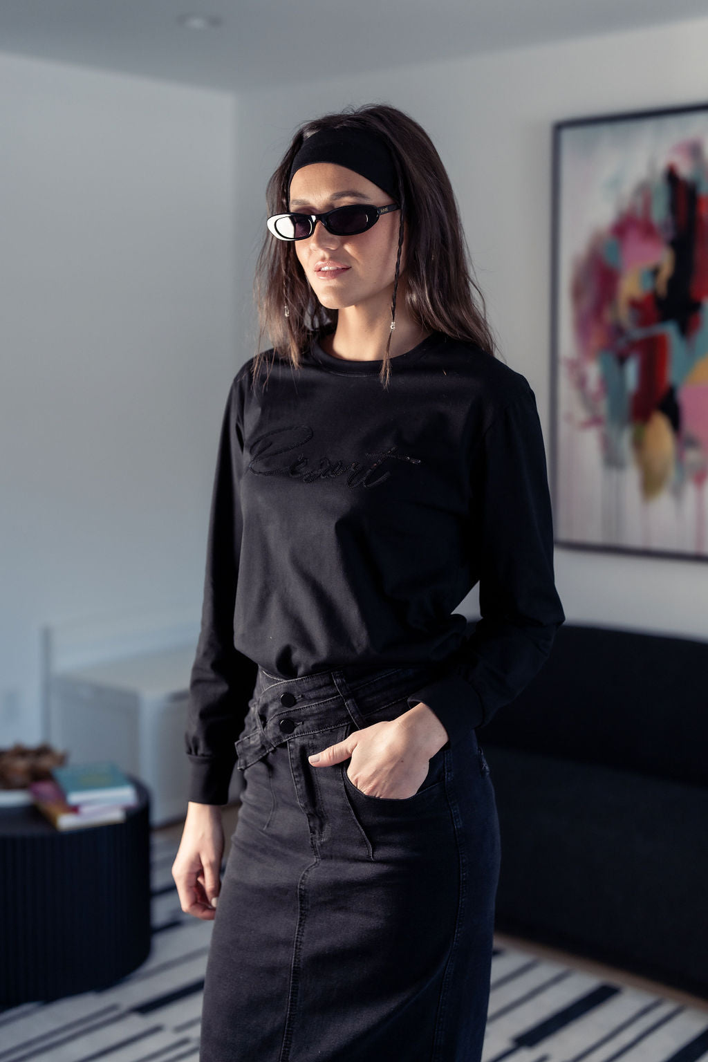 SEQUIN-EMBELLISHED BLACK TEE