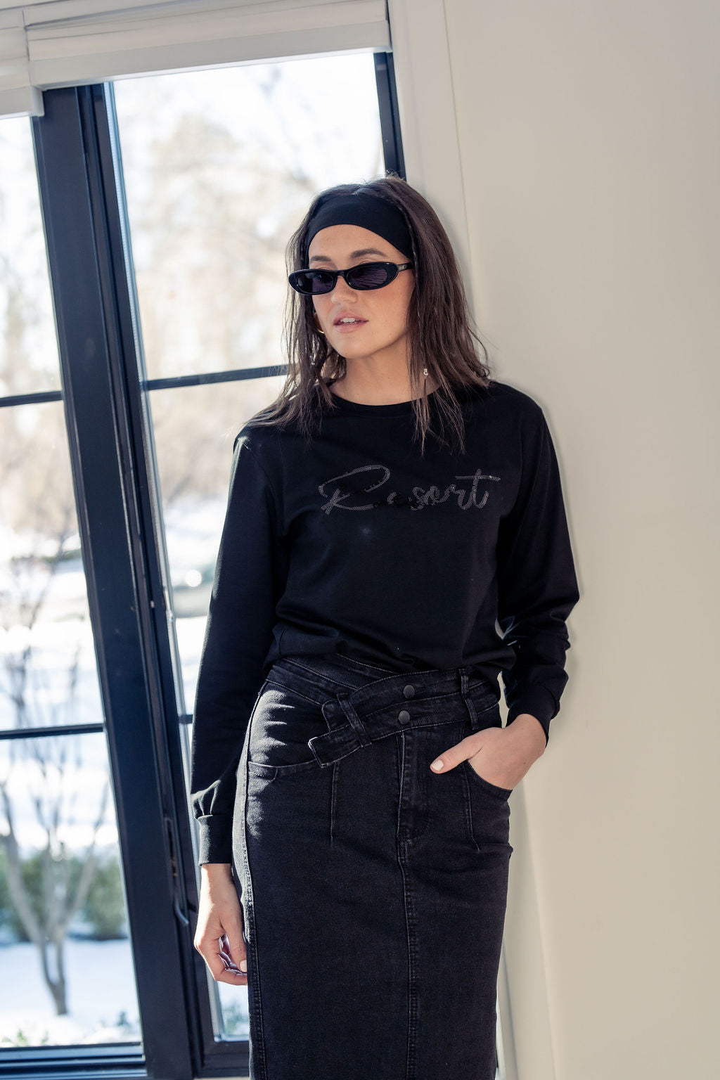 SEQUIN-EMBELLISHED BLACK TEE