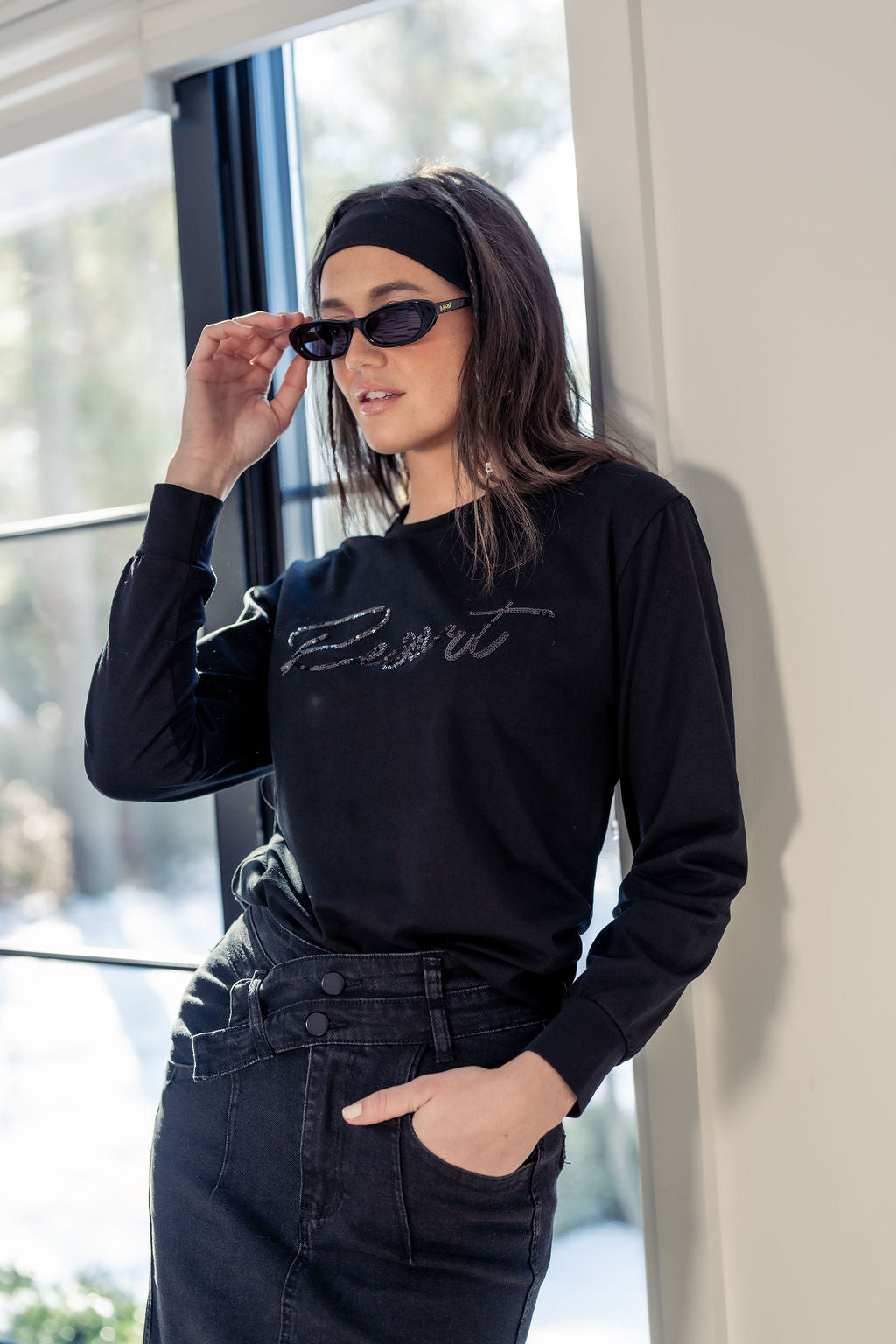 SEQUIN-EMBELLISHED BLACK TEE