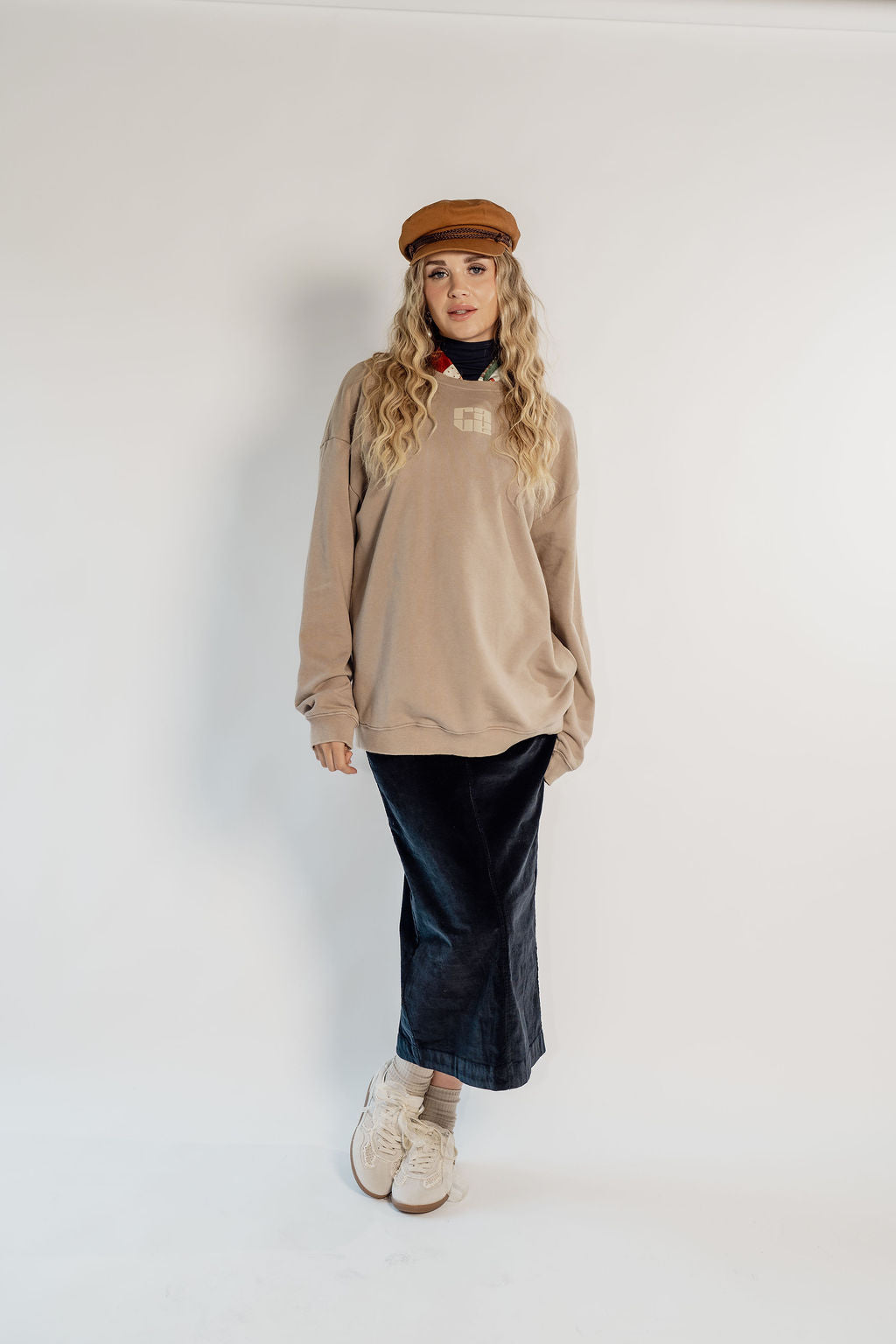 DENIM WASH CREW IN TAN