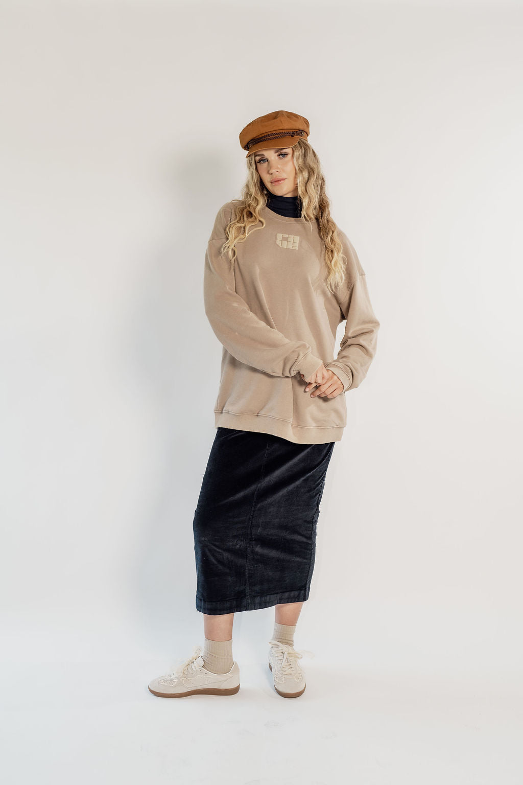 DENIM WASH CREW IN TAN