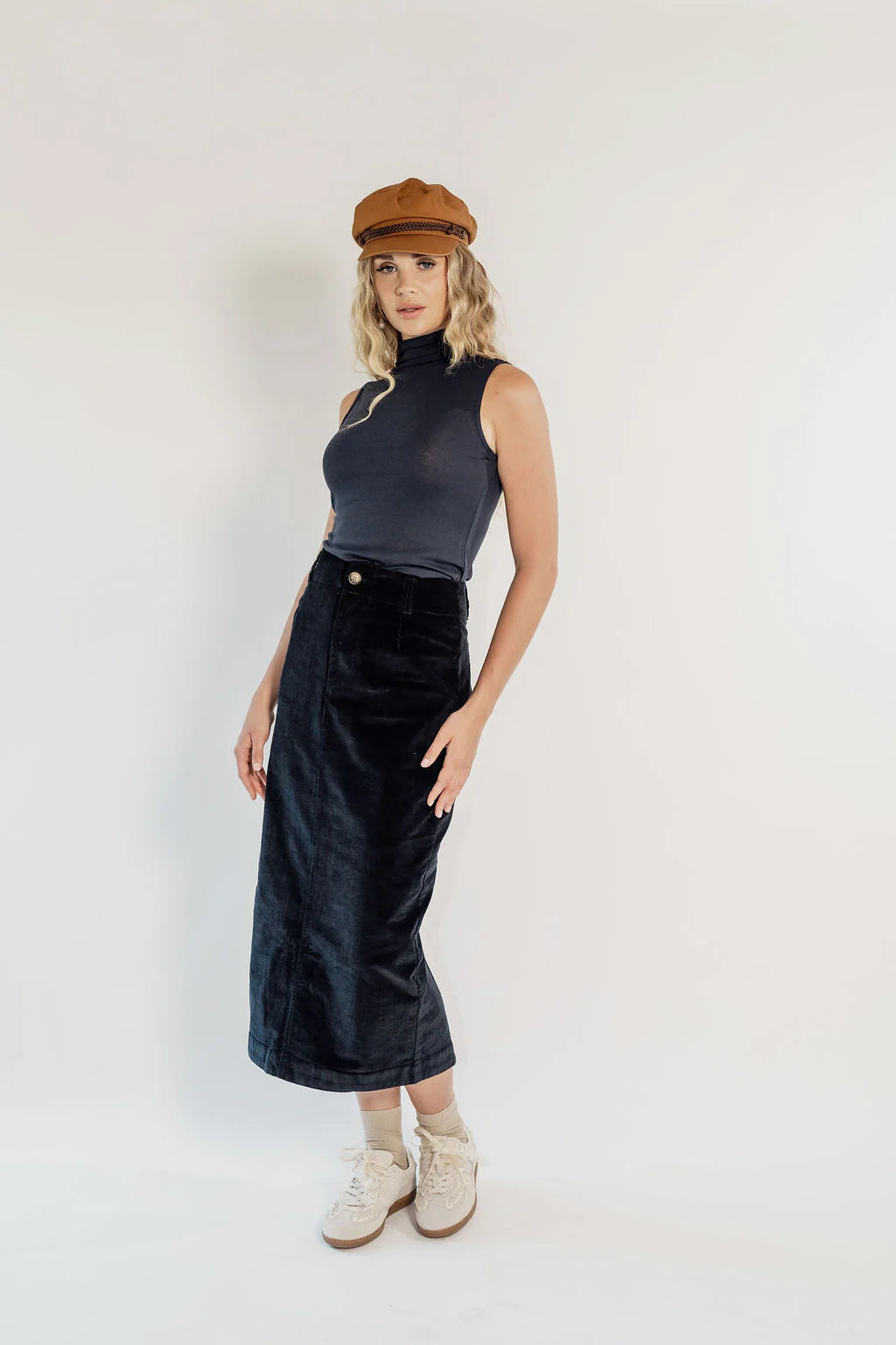 SLEEVELESS TURTLENECK