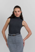 Sleeveless turtleneck