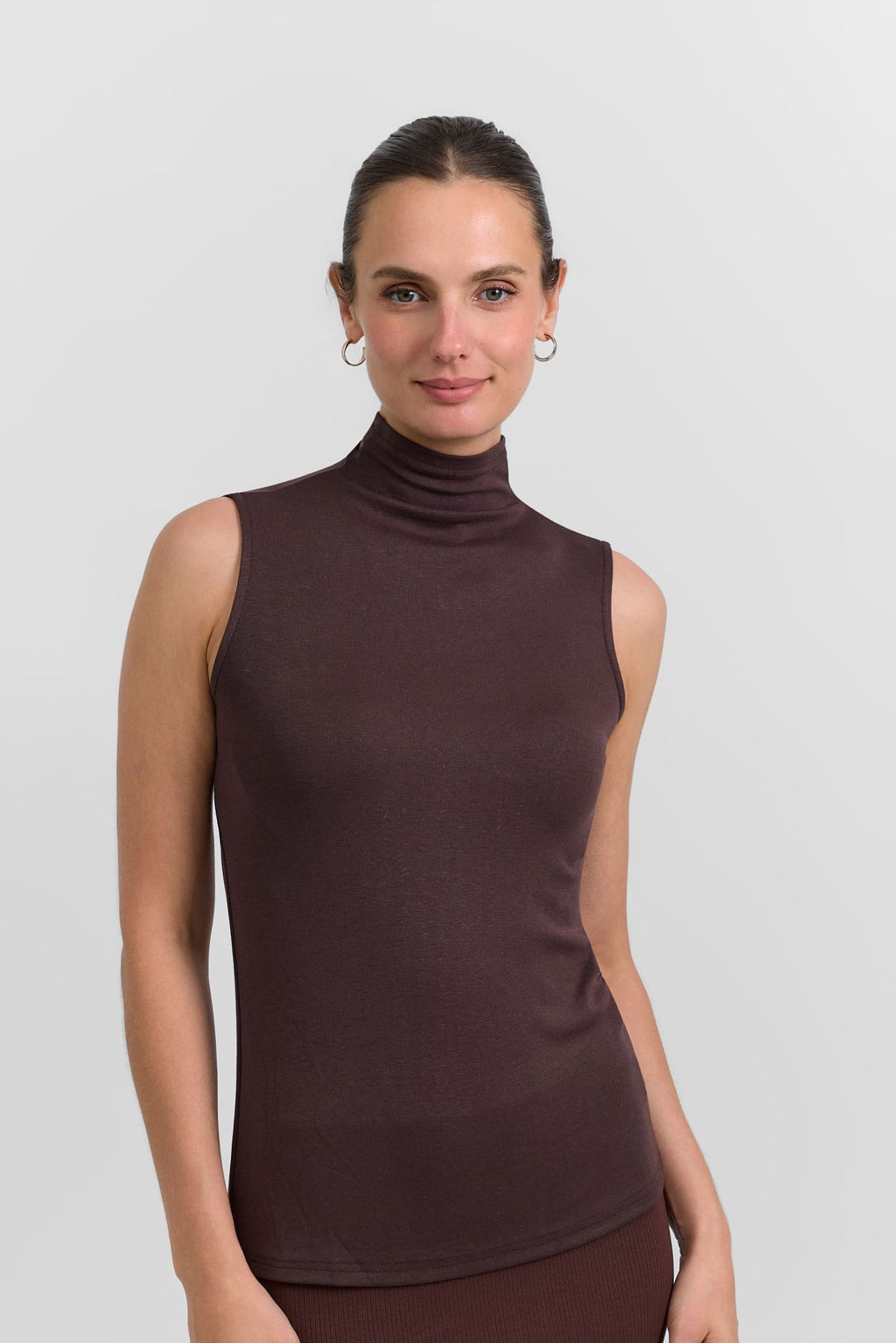 Sleeveless turtleneck