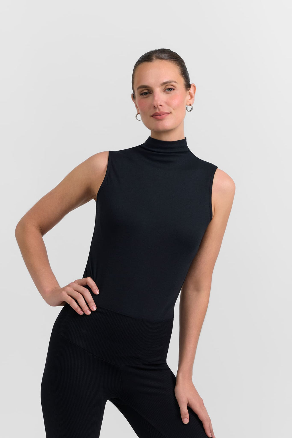 Sleeveless turtleneck