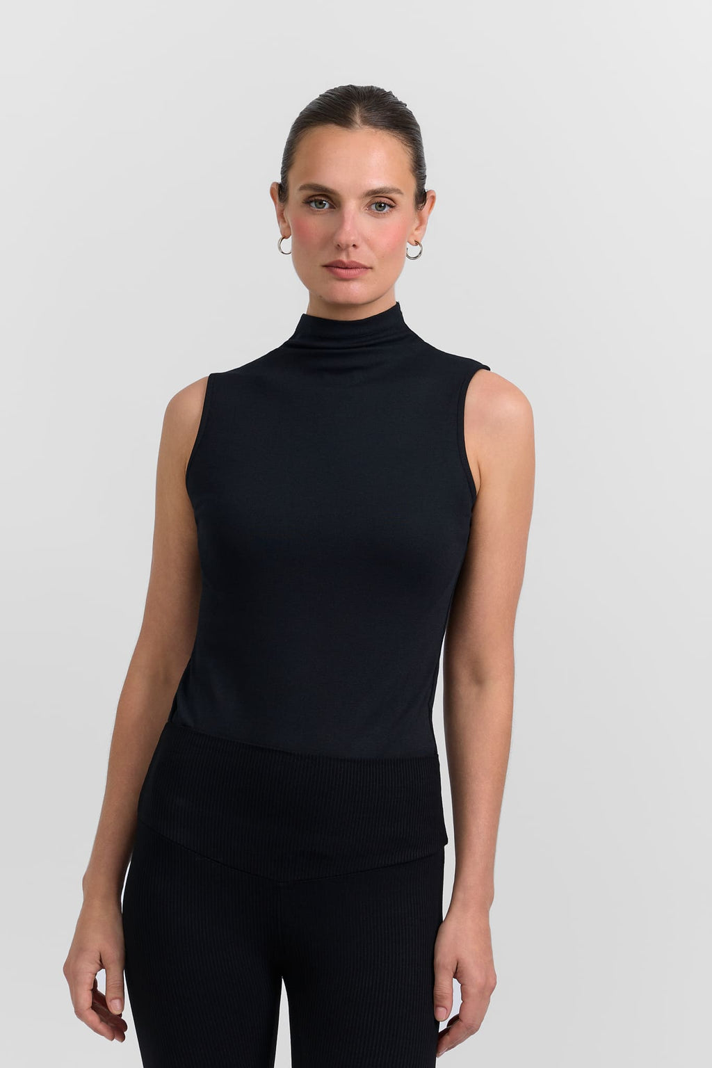 Sleeveless turtleneck