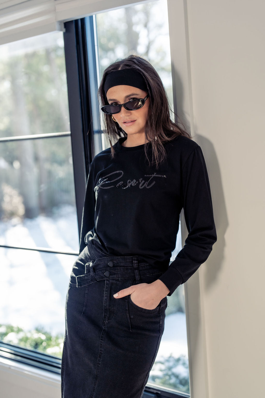 SEQUIN-EMBELLISHED BLACK TEE