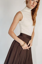 SLEEVELESS TURTLENECK