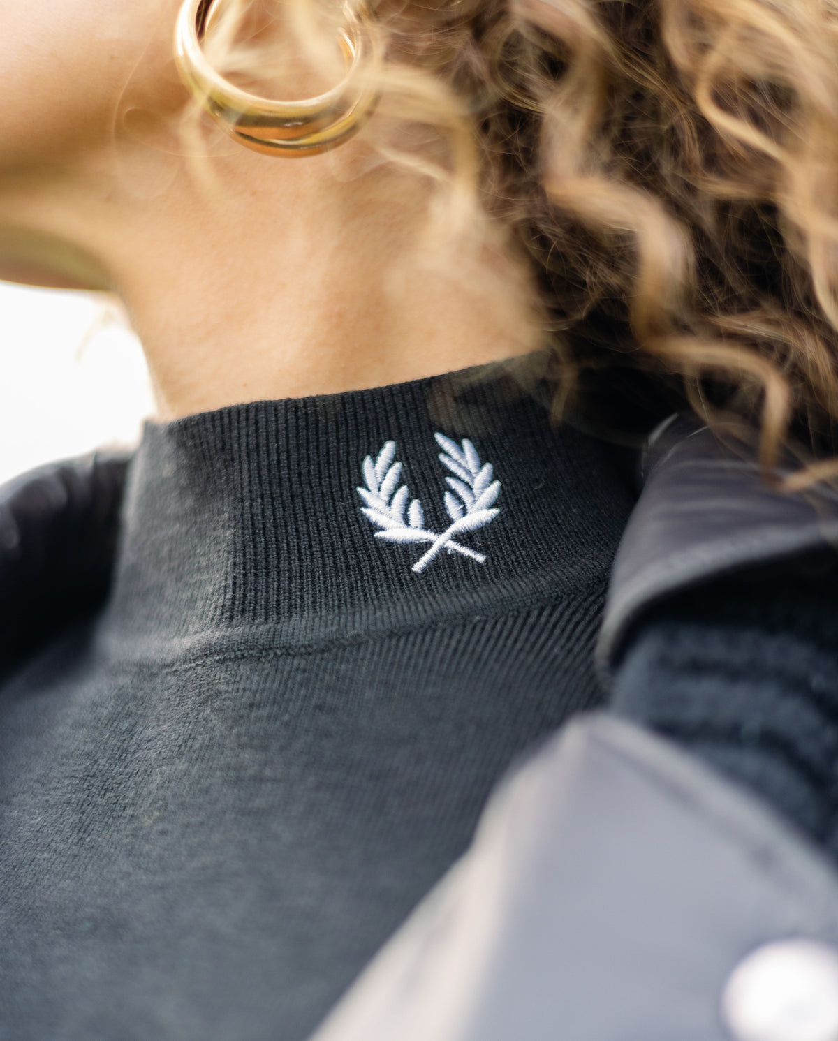 Crest Design Knit Turtleneck